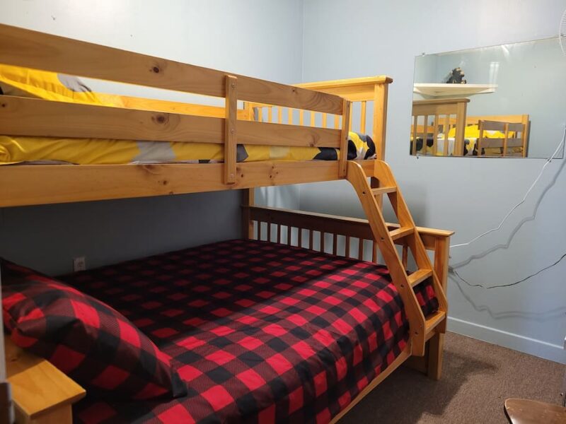 Birch Cabin: Lakefront Hideaway Resort - 3 bedroom