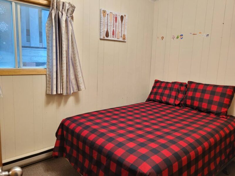 Birch Cabin: Lakefront Hideaway Resort - 3 bedroom
