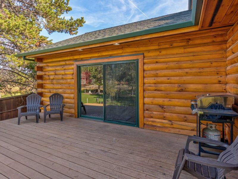 Riverfront Log Cabin with Foosball and Air Hockey