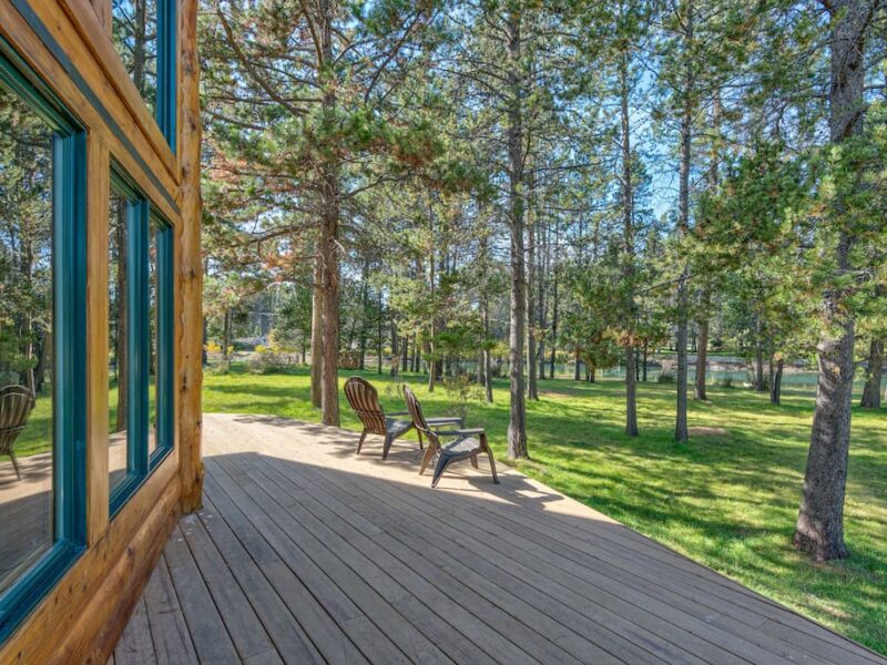 Riverfront Log Cabin with Foosball and Air Hockey